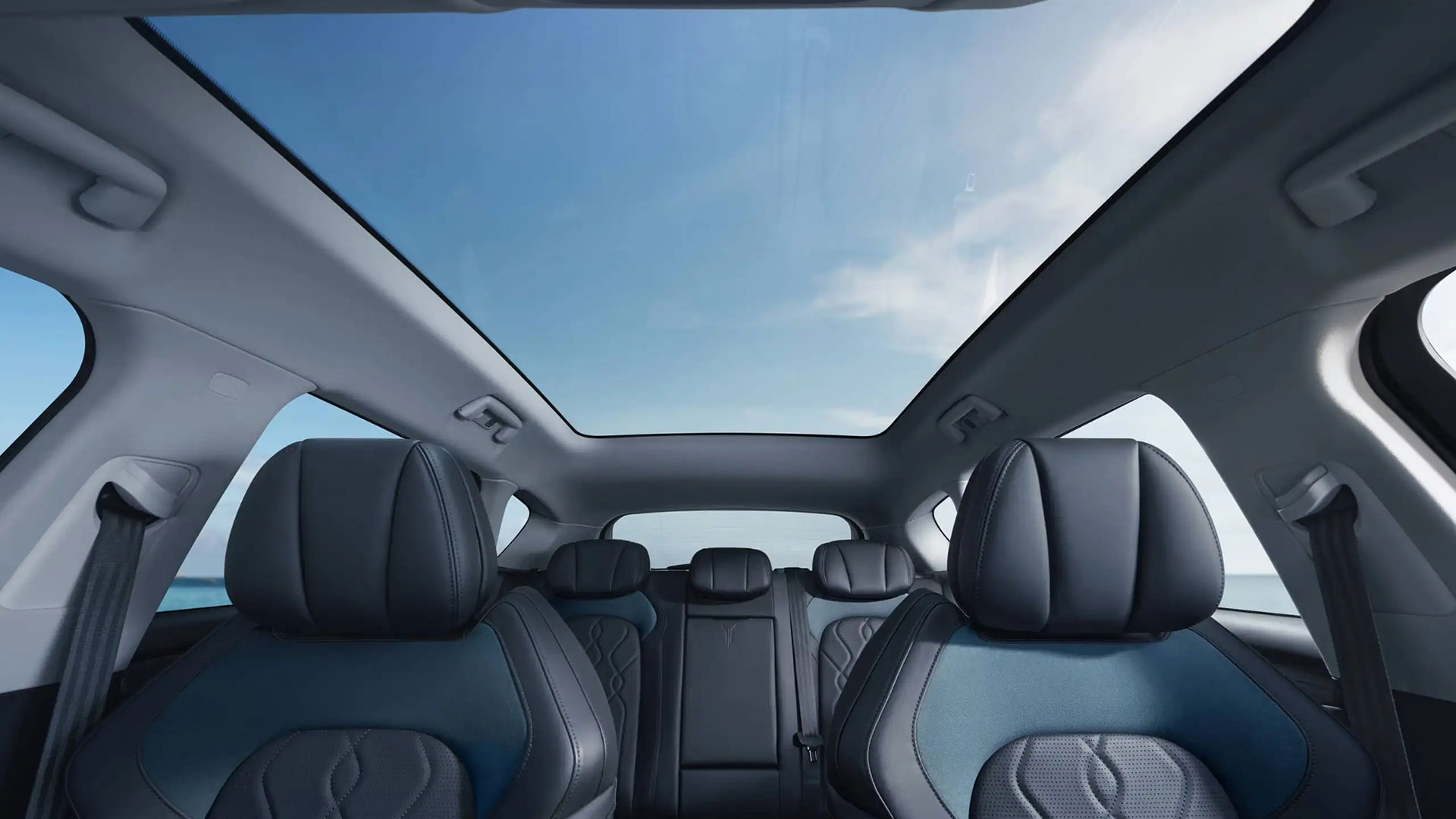 Panoramiczny dach z regulacją przyciemnienia